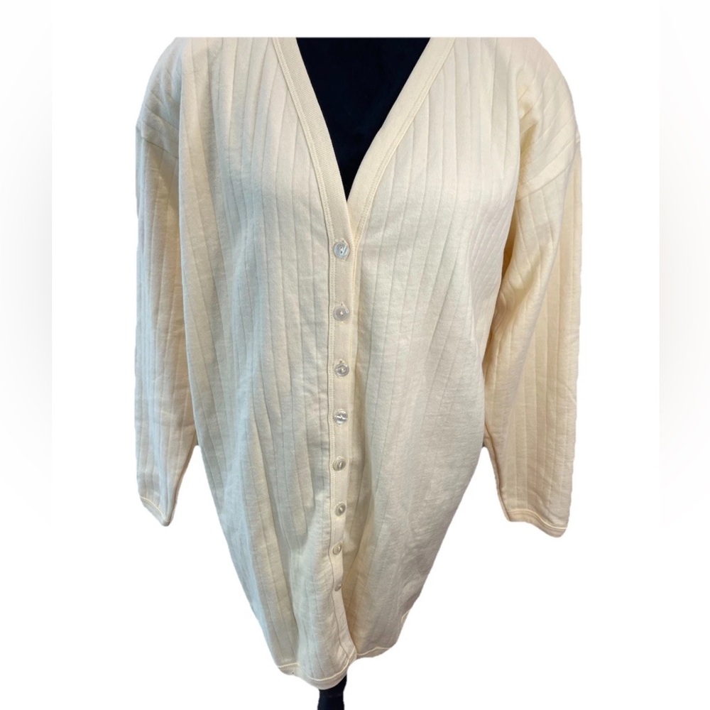 Nordstrom “Point of view” 1990s oversized quilted‎ soft yellow V-neck ladies med